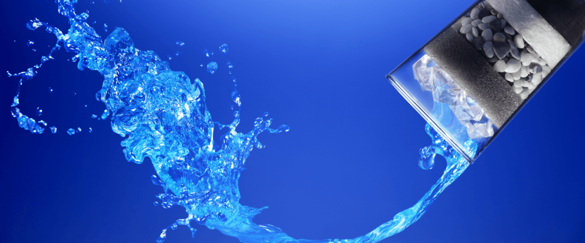 Comparing bottled water and filtered water highlights differences in cost, health benefits, environmental impact, and convenience.